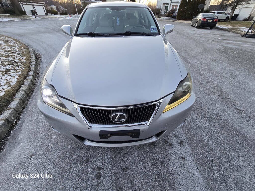 2011 LEXUS IS