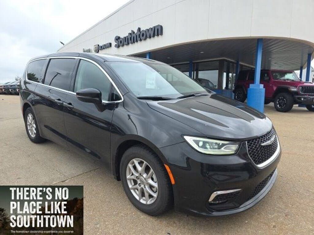 2023 CHRYSLER Pacifica