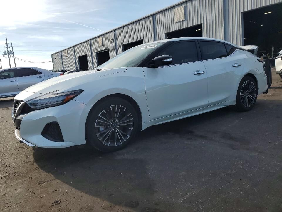 2023 NISSAN Maxima