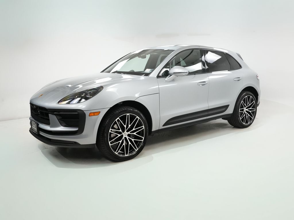 2026 PORSCHE Macan