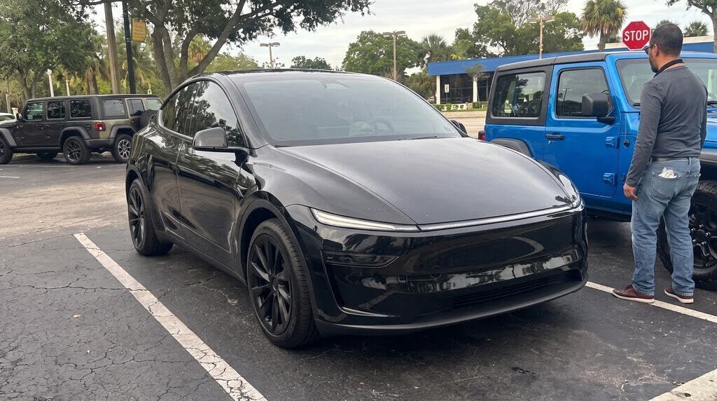 2026 TESLA Model Y