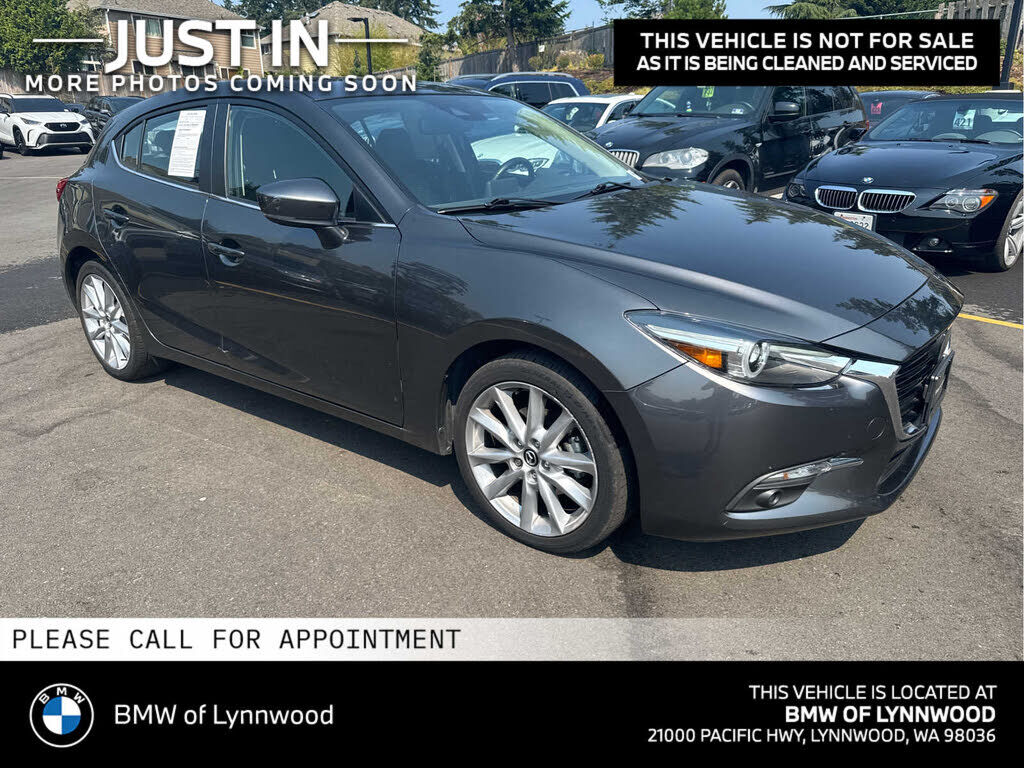 2017 MAZDA Mazda3