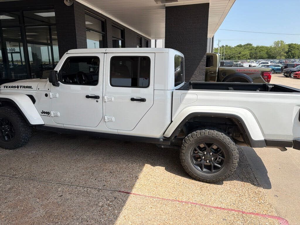 2024 JEEP Gladiator