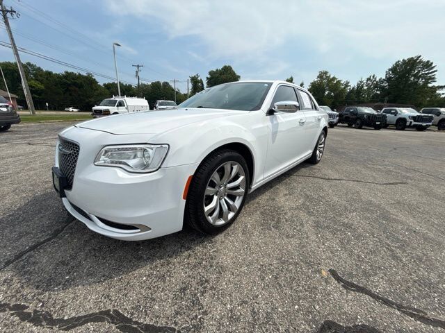 2019 CHRYSLER 300