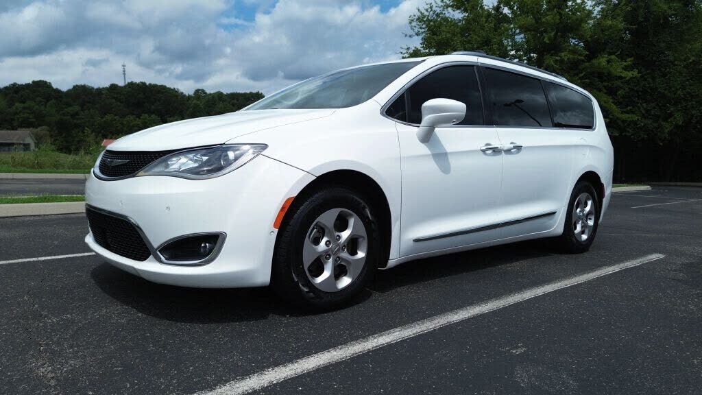 2017 CHRYSLER Pacifica