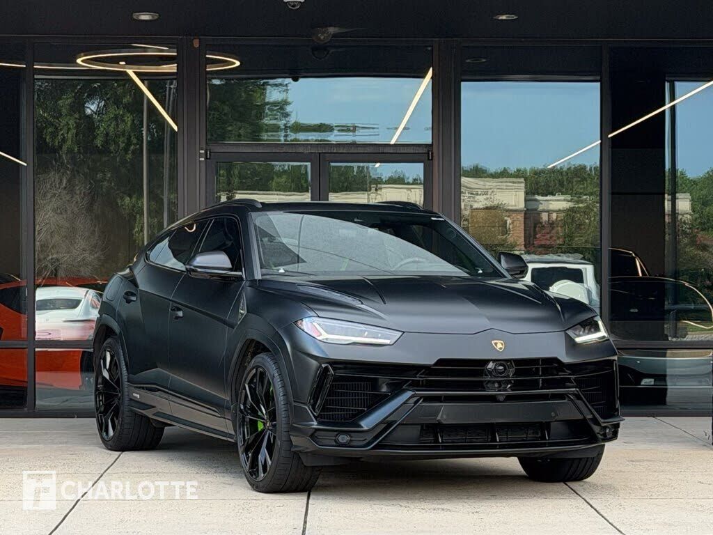 2023 LAMBORGHINI URUS