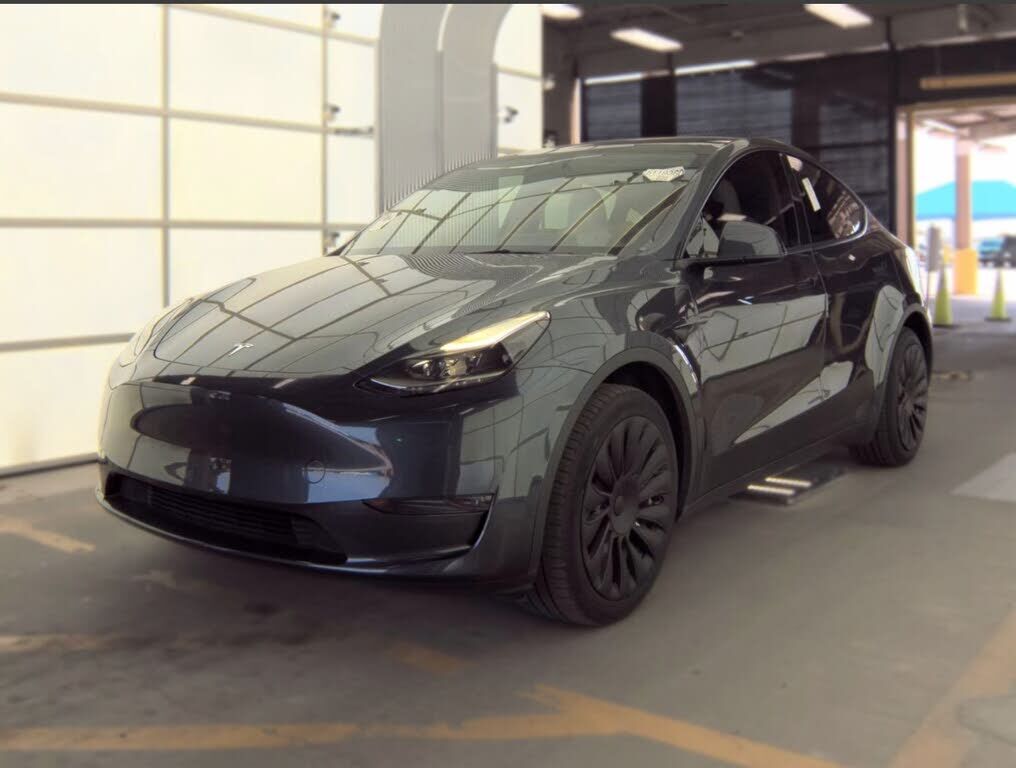 2024 TESLA Model Y