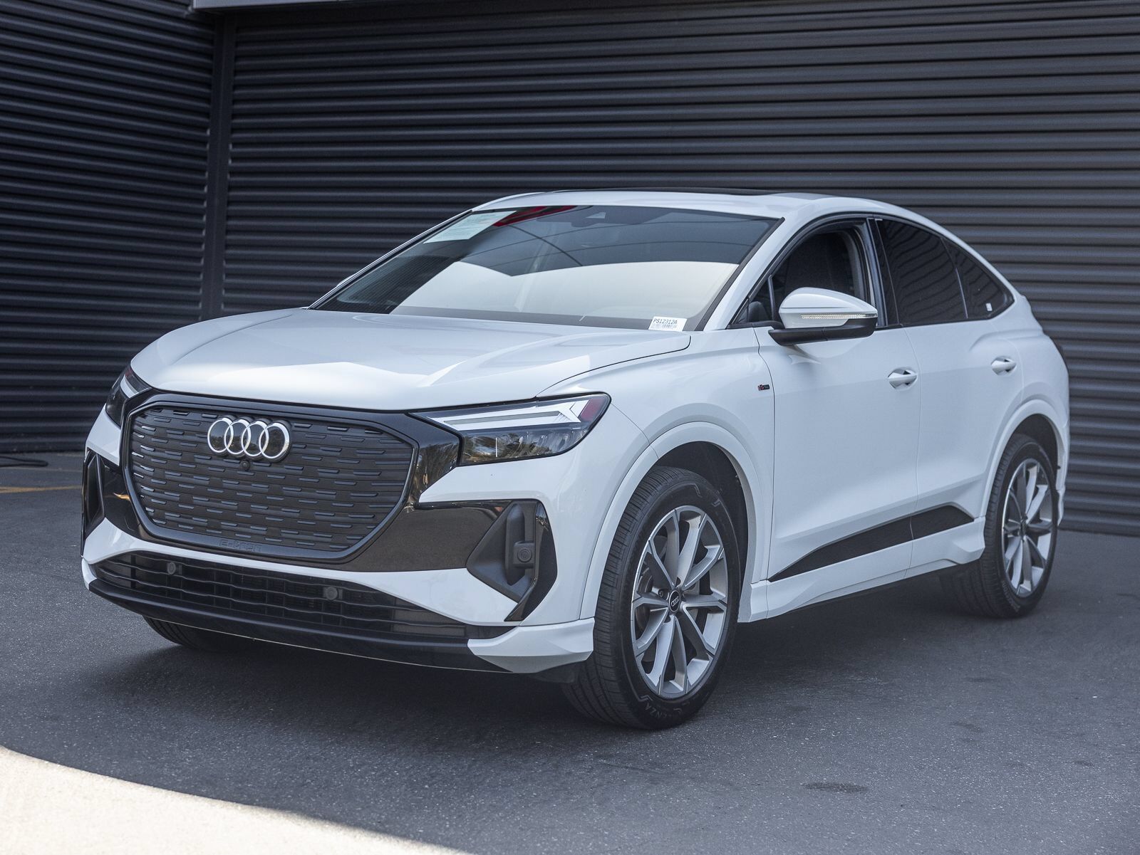 2022 AUDI Q4
