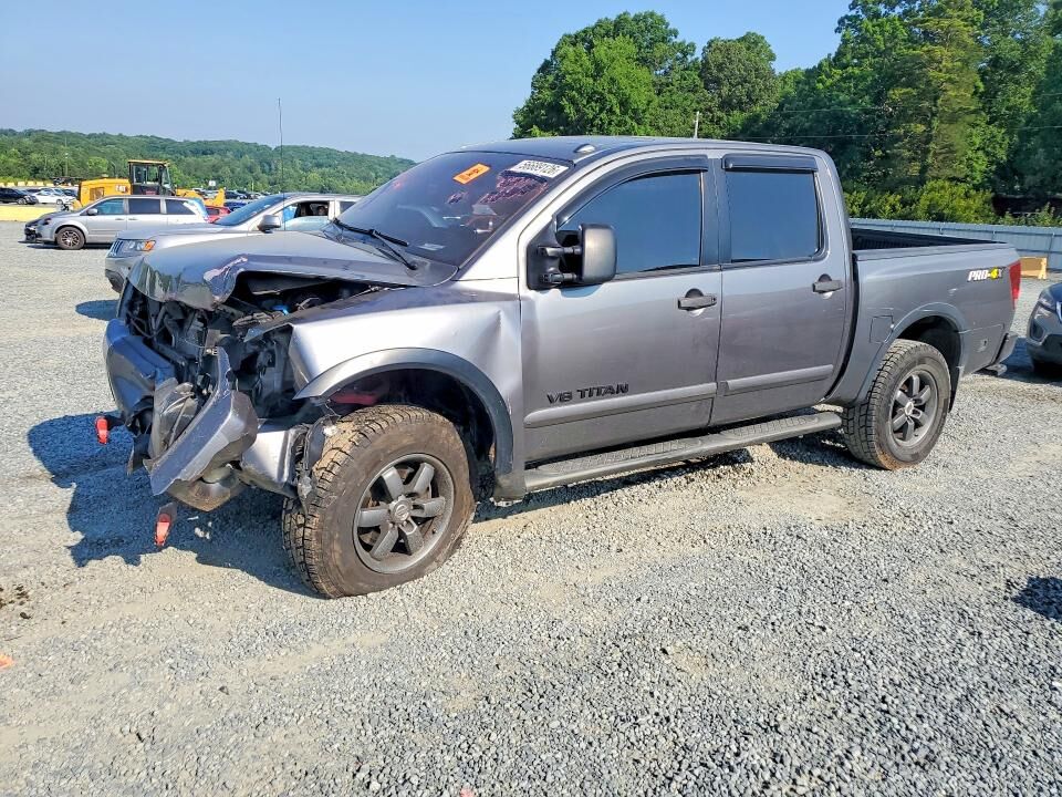2013 NISSAN Titan