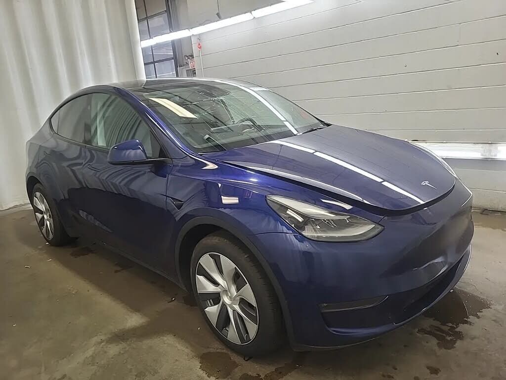 2024 TESLA Model Y