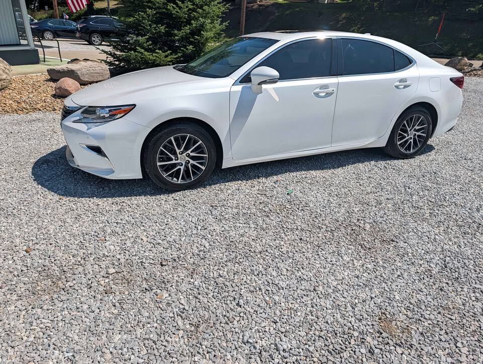 2016 LEXUS ES