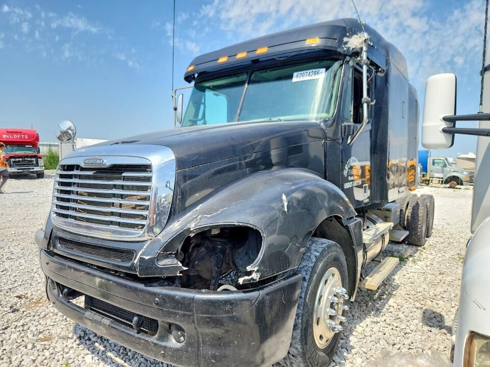 2004 FREIGHTLINER Columbia