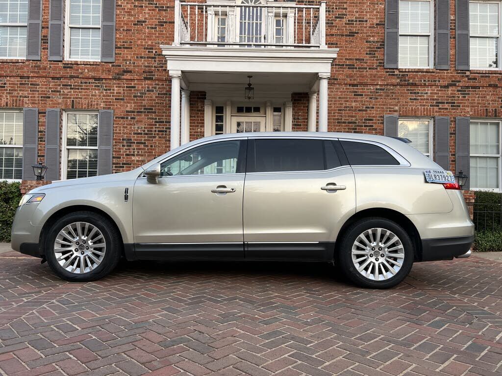 2010 LINCOLN MKT