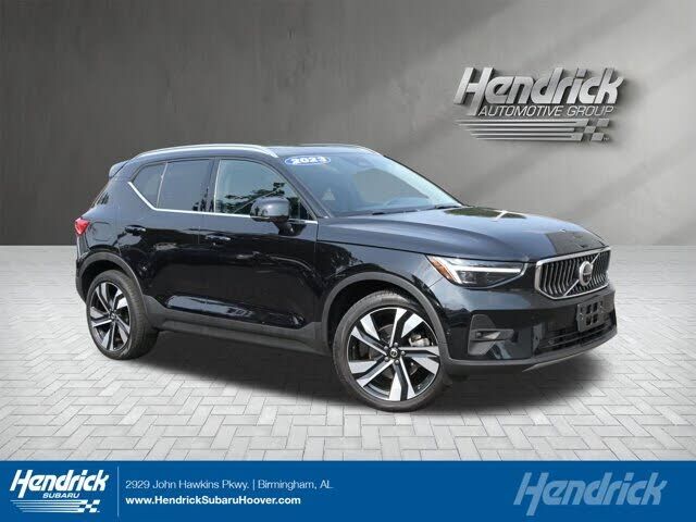 2023 VOLVO XC40