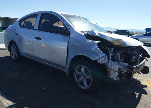 2015 NISSAN Versa