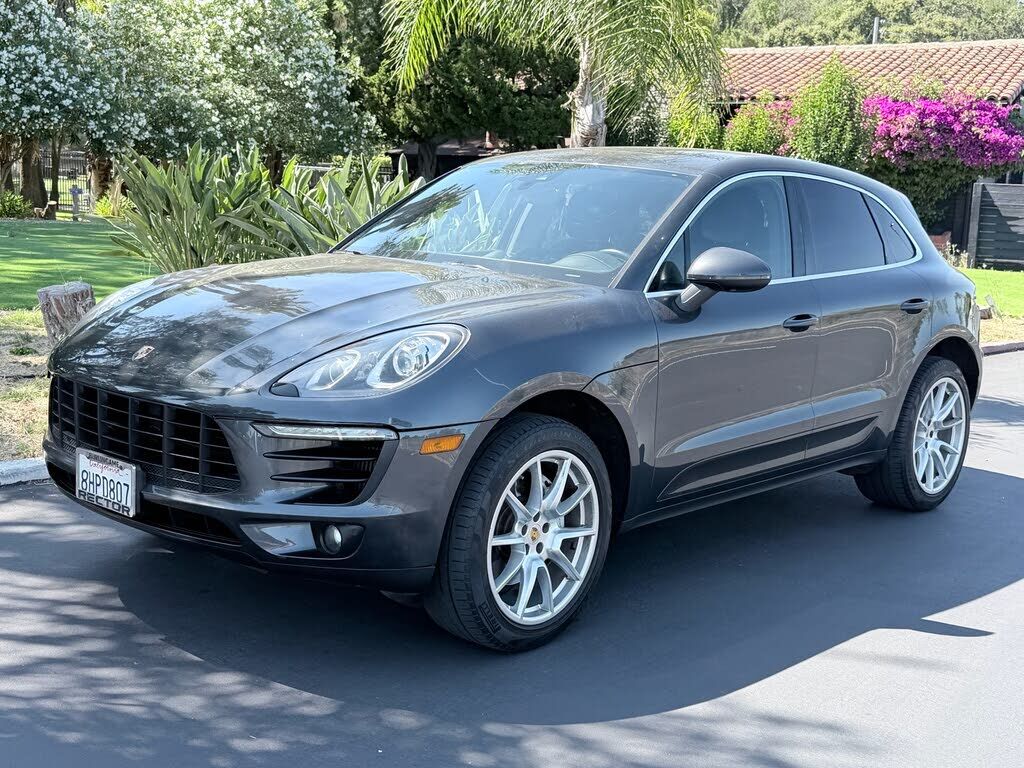 2018 PORSCHE Macan