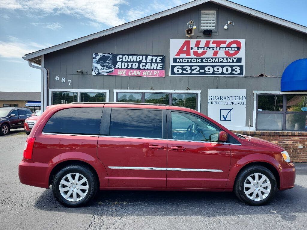 2014 CHRYSLER Town and Country