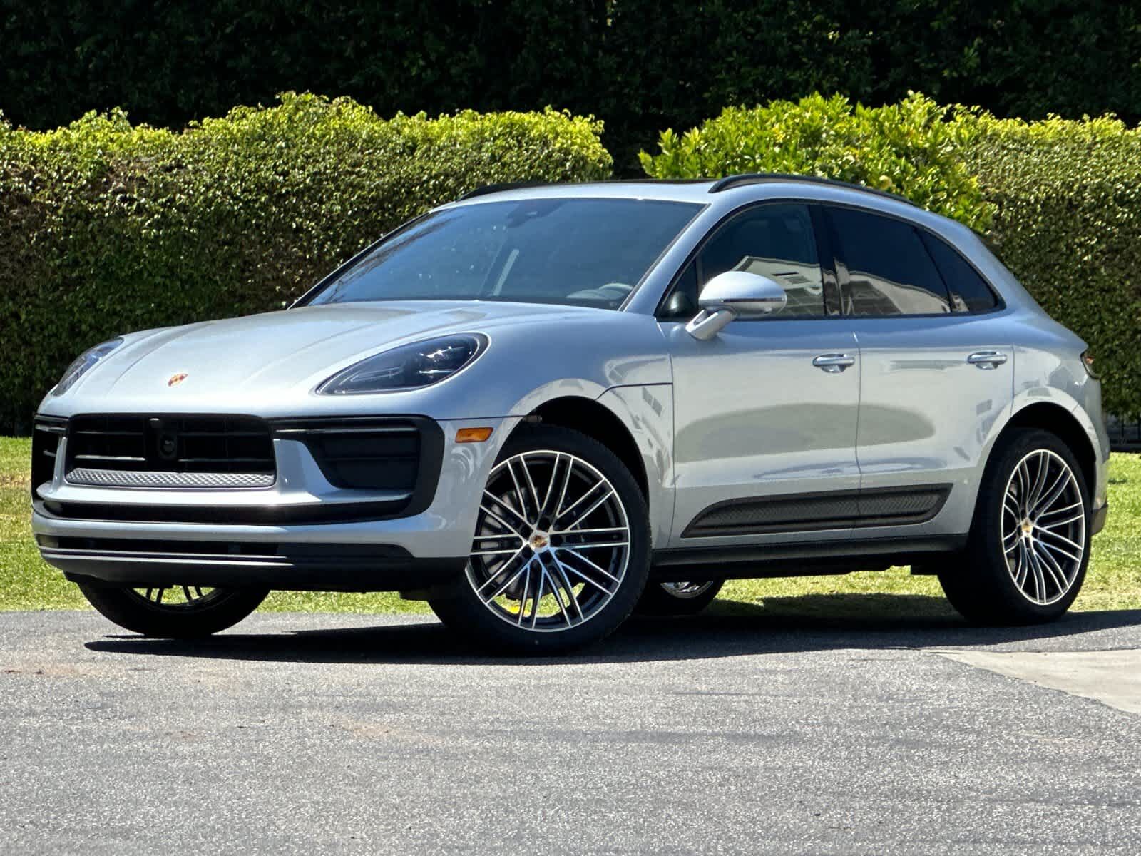 2026 PORSCHE Macan