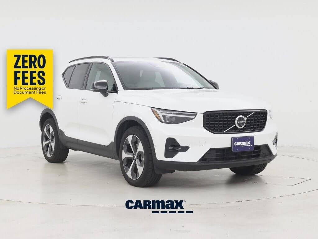 2026 VOLVO XC40