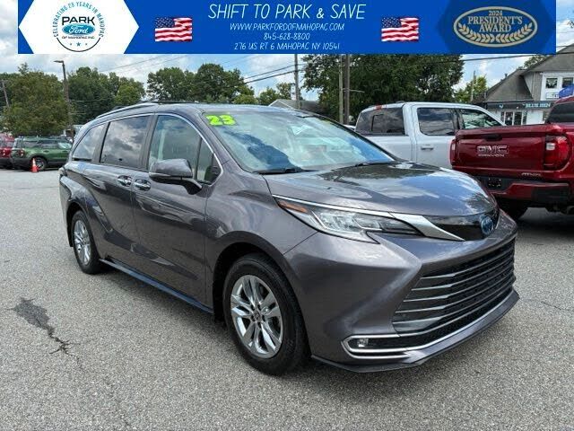 2023 TOYOTA Sienna