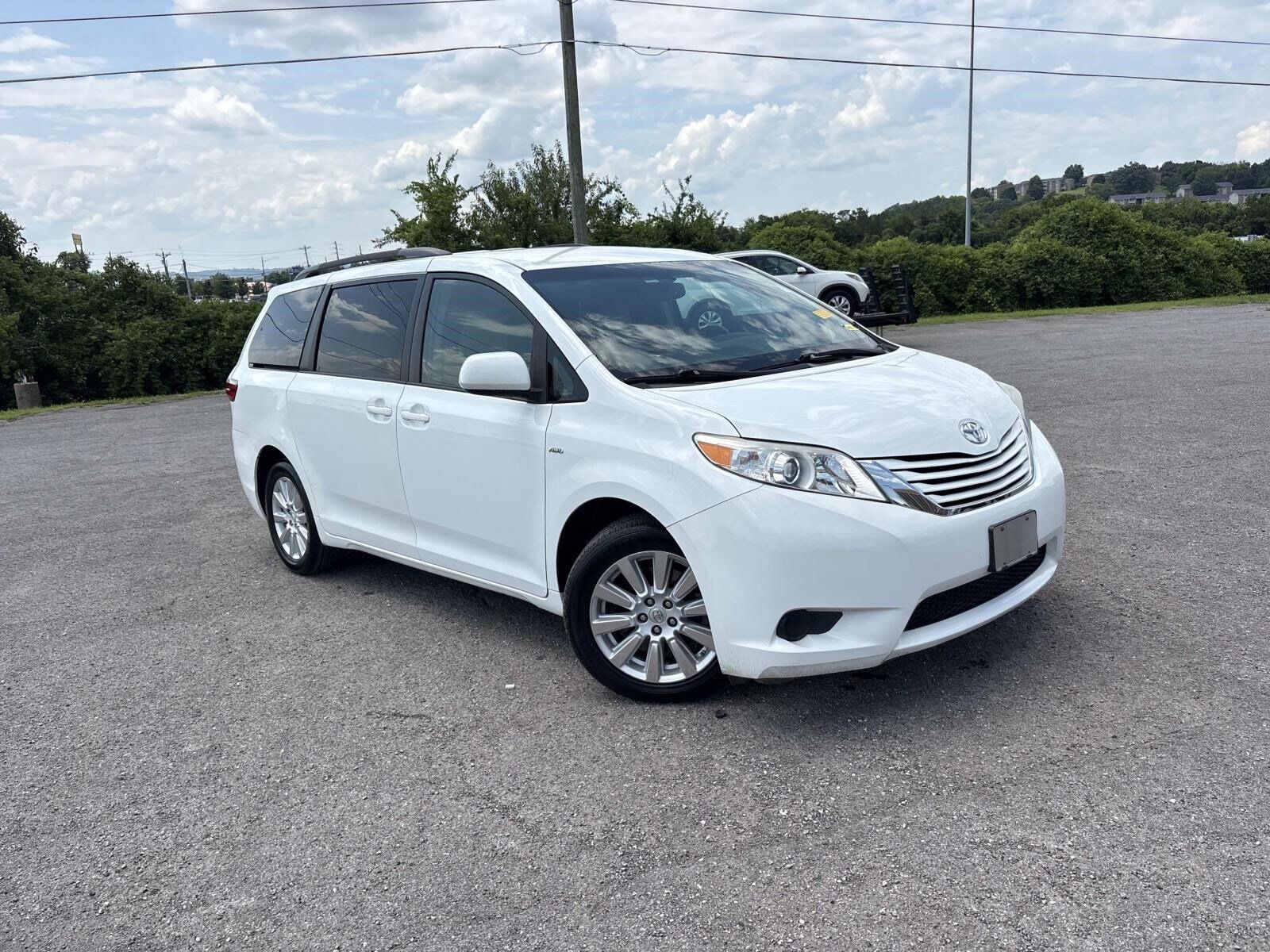 2017 TOYOTA Sienna