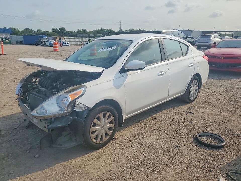 2016 NISSAN Versa