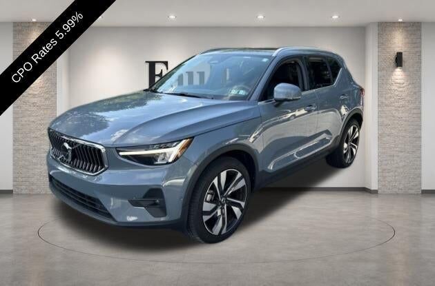 2023 VOLVO XC40