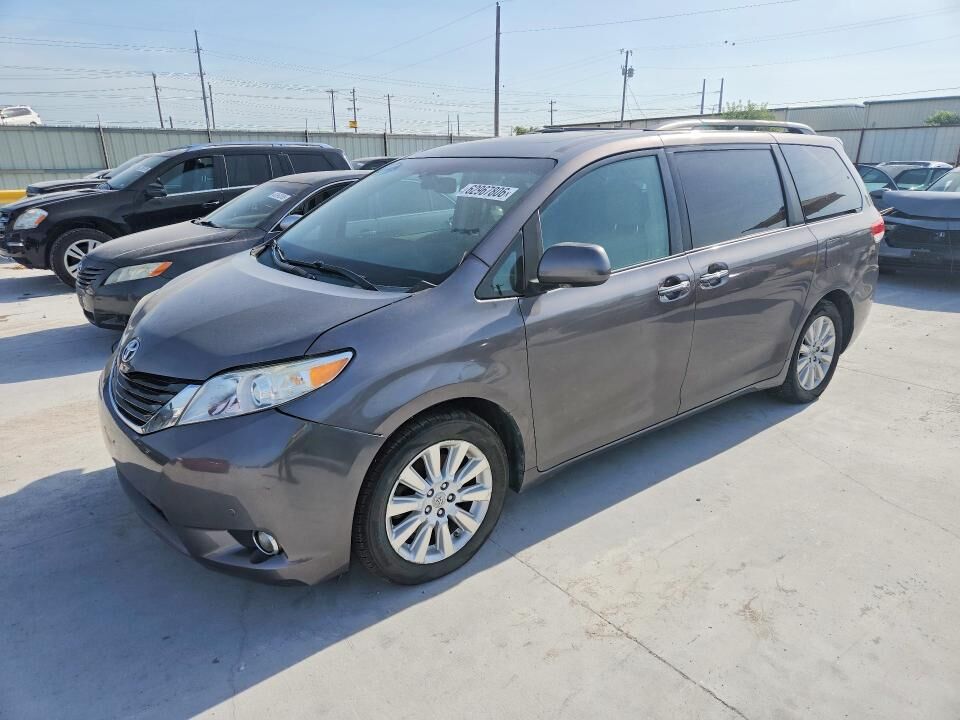2011 TOYOTA Sienna