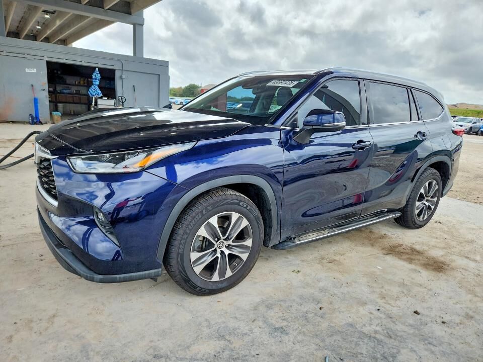 2021 TOYOTA Highlander