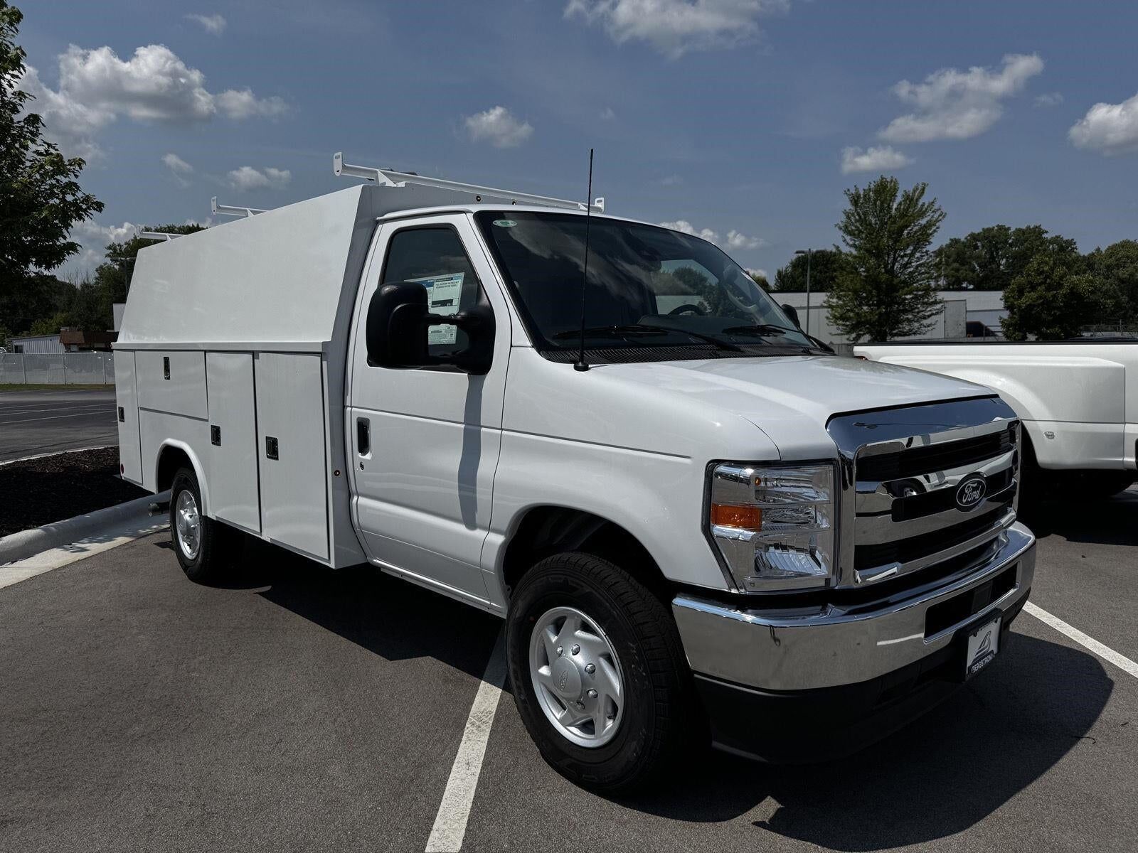 2027 FORD E-350