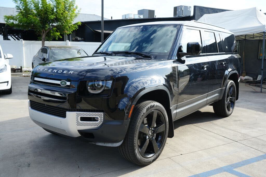 2024 LAND ROVER Defender