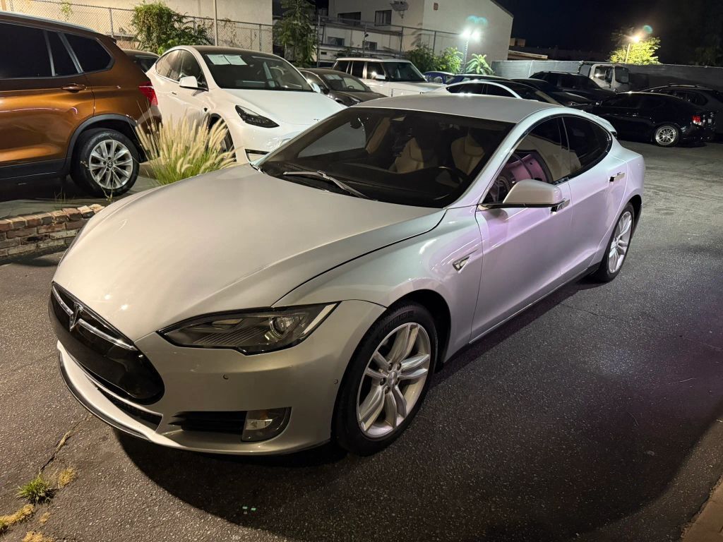 2014 TESLA Model S