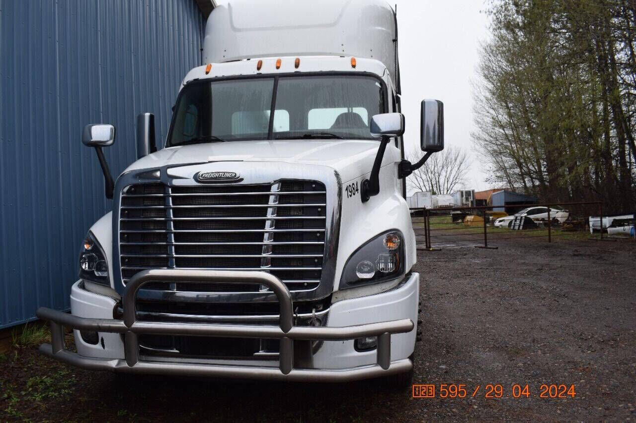 2015 FREIGHTLINER Cascadia