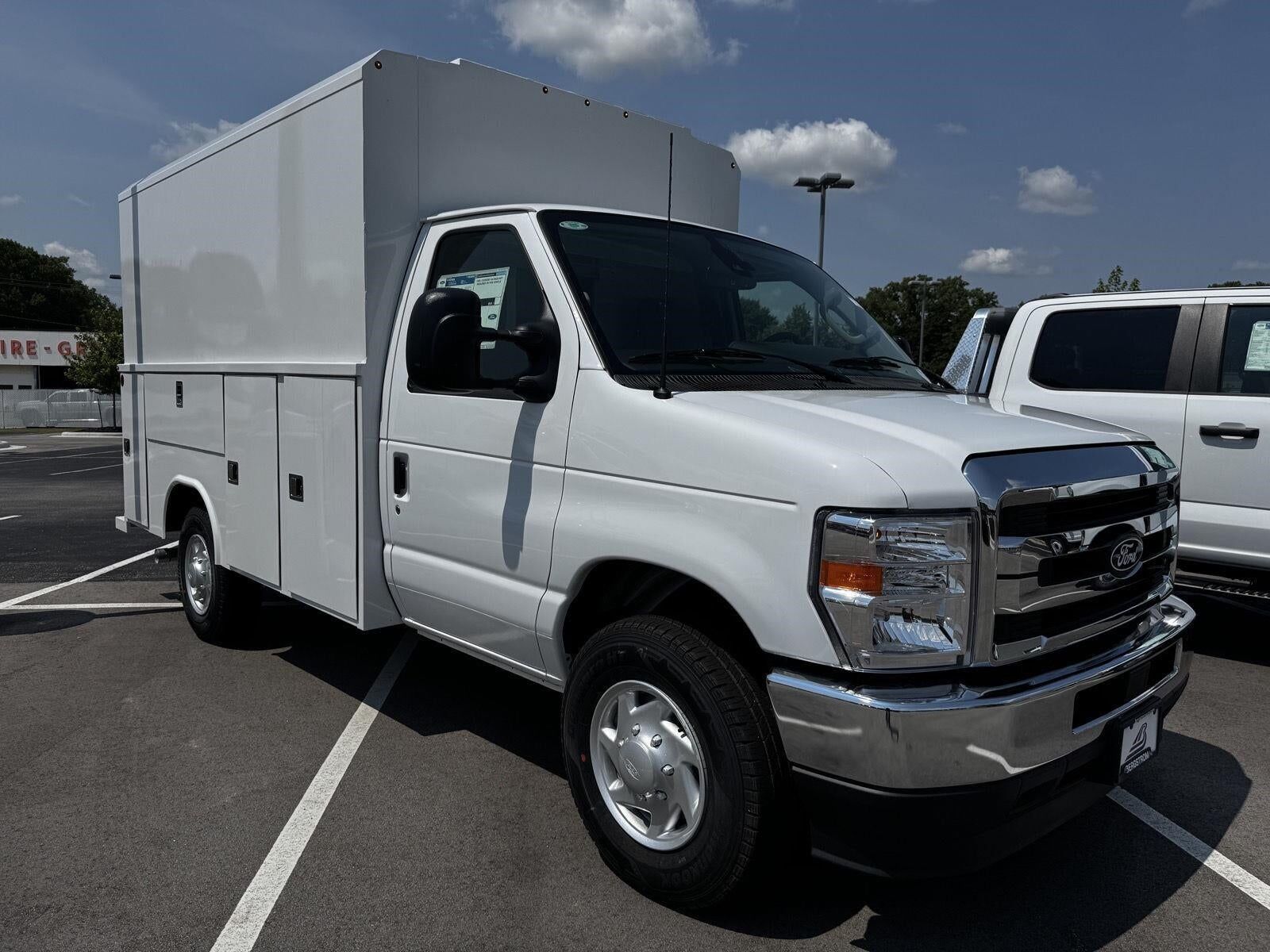 2027 FORD E-350
