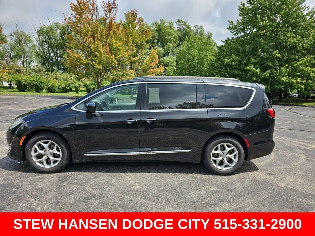 2017 CHRYSLER Pacifica