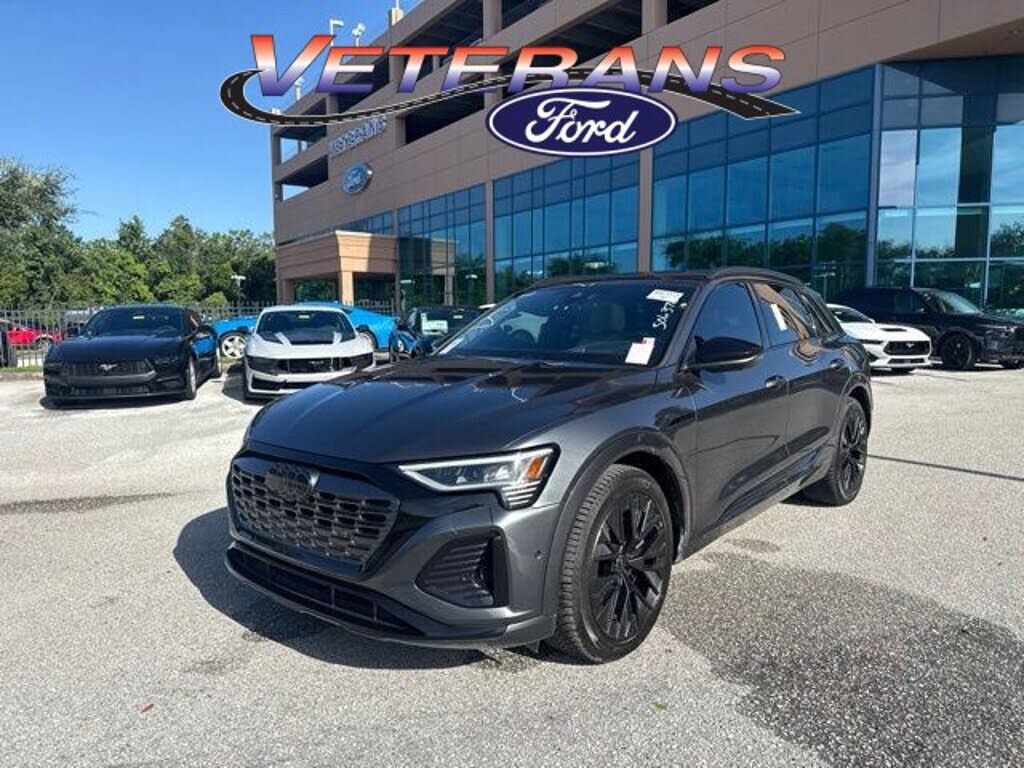 2024 AUDI Q8