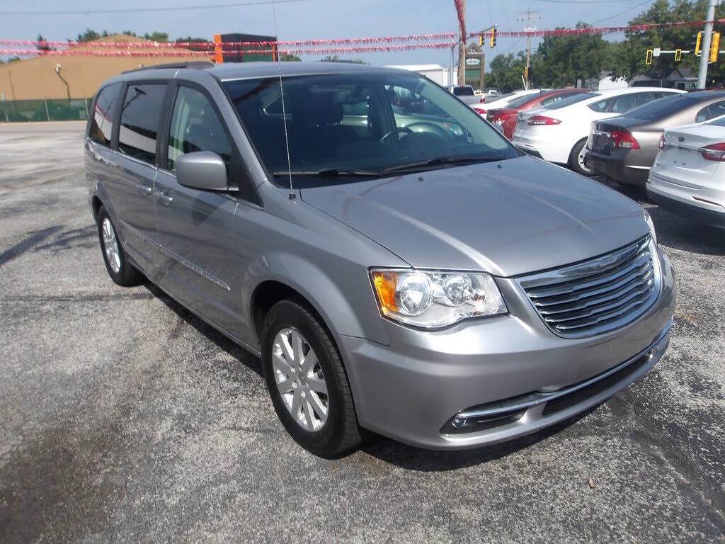 2014 CHRYSLER Town and Country