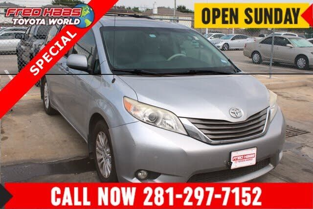 2011 TOYOTA Sienna