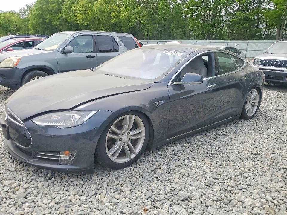 2015 TESLA Model S