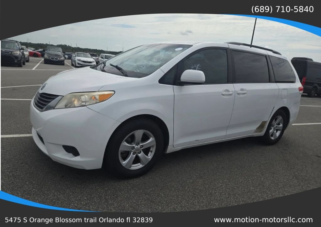 2014 TOYOTA Sienna