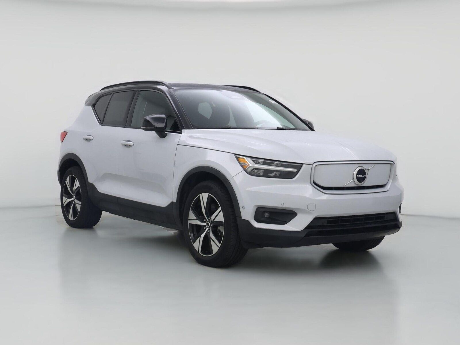 2022 VOLVO XC40