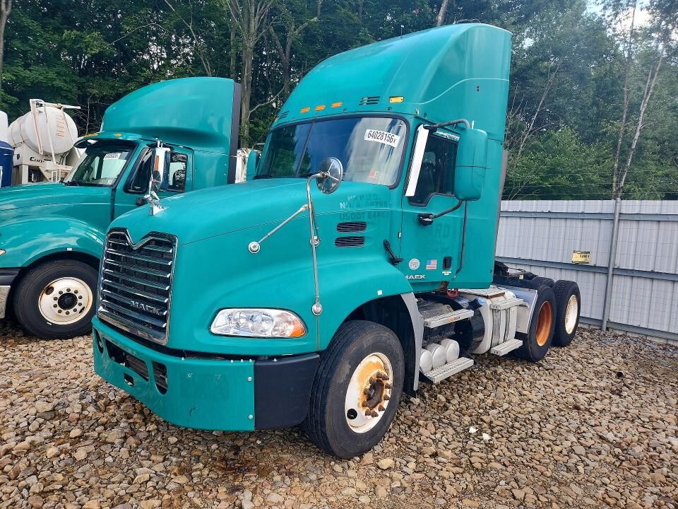2015 MACK CXU