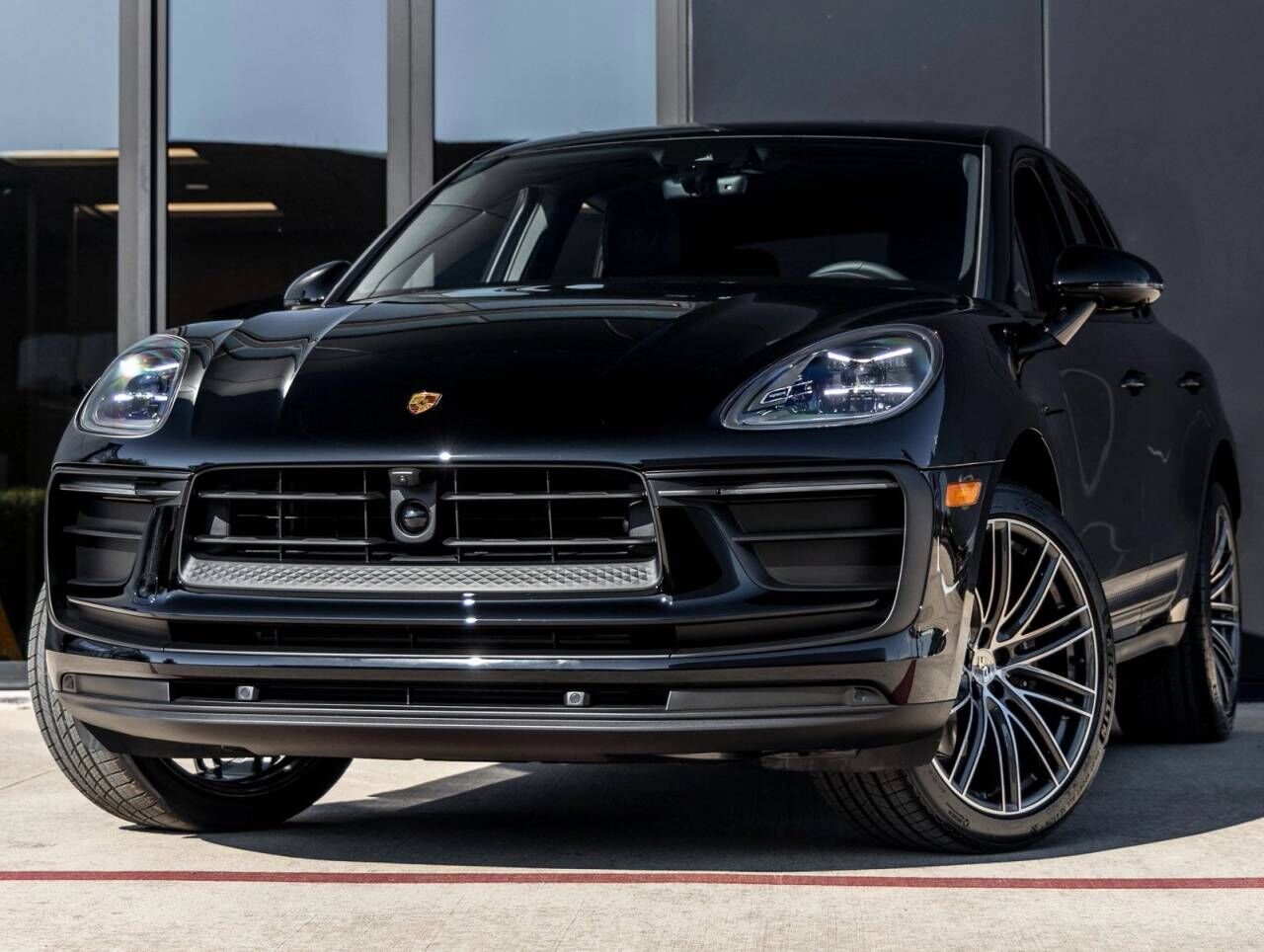 2026 PORSCHE Macan