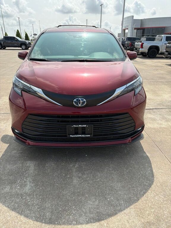 2025 TOYOTA Sienna