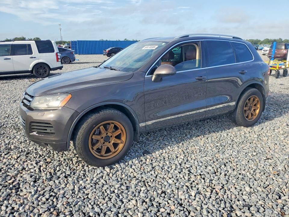 2012 VOLKSWAGEN Touareg