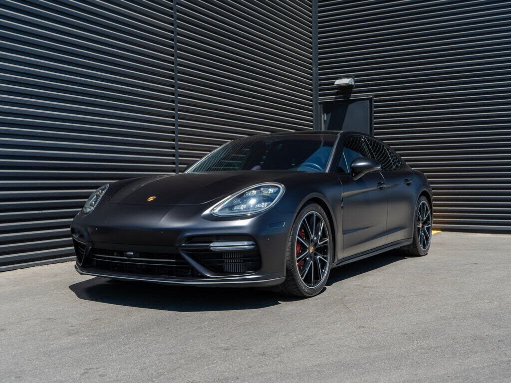 2019 PORSCHE Panamera