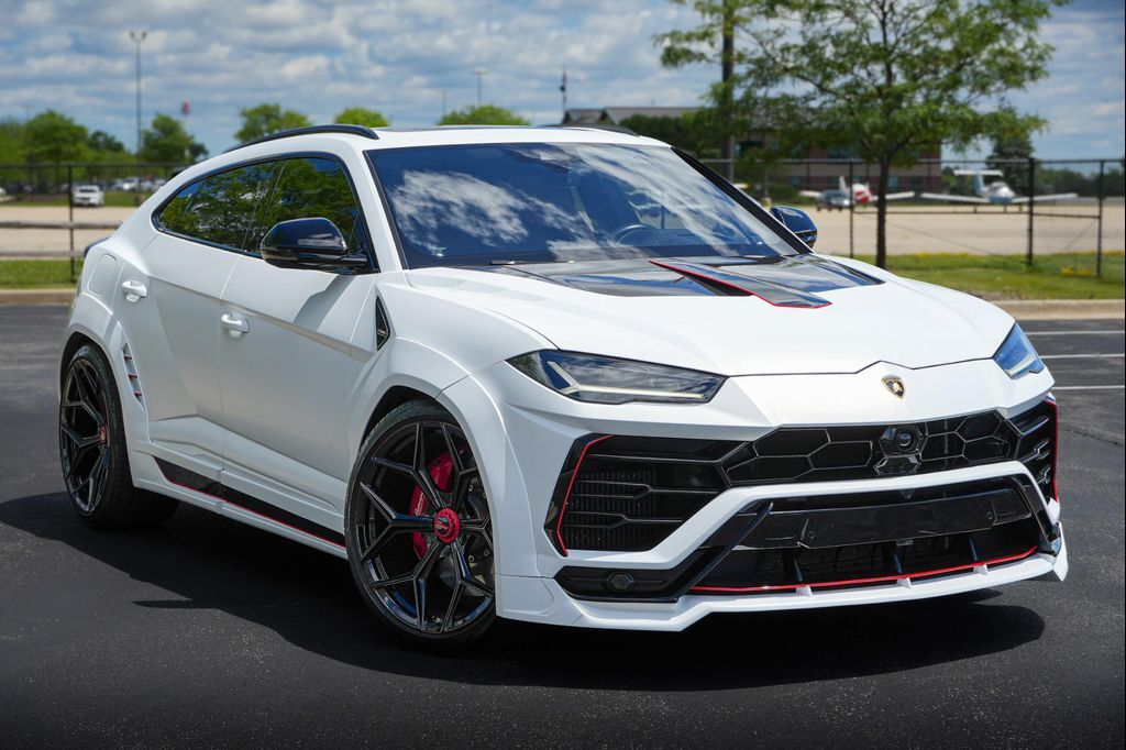 2020 LAMBORGHINI URUS
