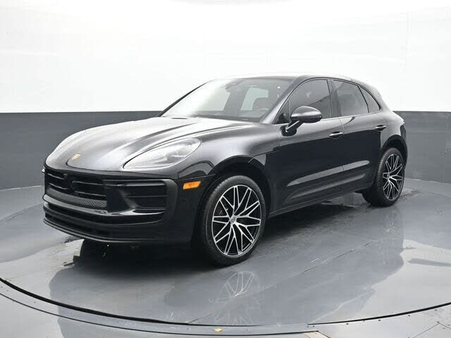 2025 PORSCHE Macan