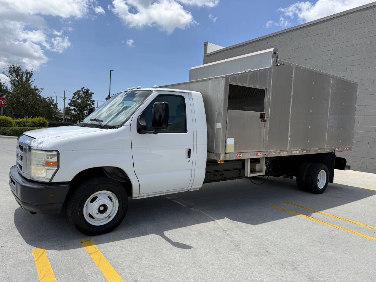 2011 FORD E-450