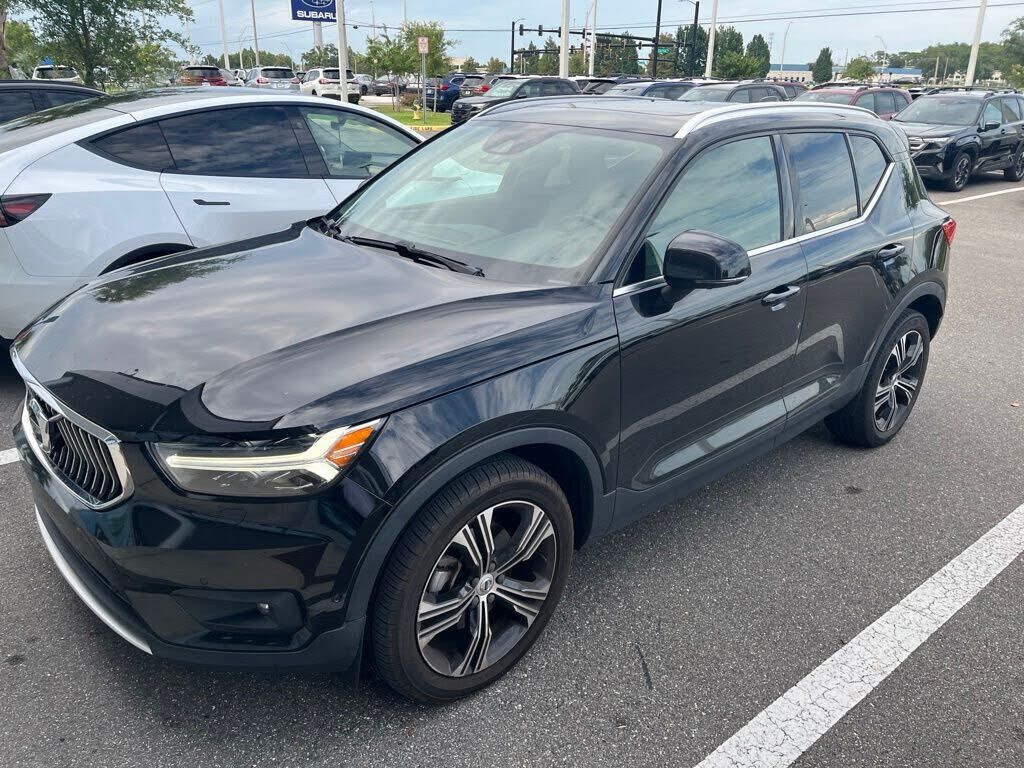 2021 VOLVO XC40